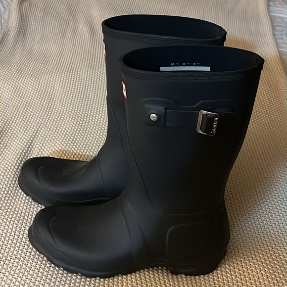 Hunter Boots 9 M Women’s Navy Blue Rubber Designer Trendy Mid Calf Perfect - Picture 2 of 7